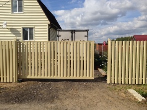 Ворота откатные из евроштакетника - пример 12 фото в Темрюке