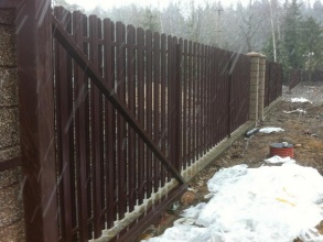 Забор из евроштакетника в шахматном порядке 122 метра фото в Темрюке