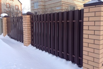 Забор из евроштакетника в шахматном порядке 30 метров фото в Темрюке