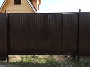 Ворота из профнастила откатные - пример 11 фото в Темрюке