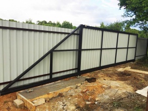 Откатные ворота с ручным управлением - пример 1 фото в Темрюке