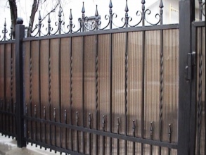 Кованые заборы с поликарбонатом 30 метров фото под ключ с установкой