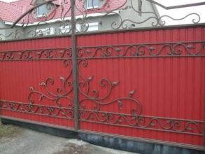 Кованые заборы с профнастилом 150 метров фото в Темрюке