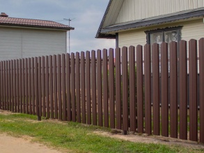 Забор из евроштакетника с забивными столбами 200 метров фото в Темрюке