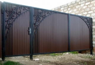 Распашные ворота из профнастила - пример 1 фото в Темрюке